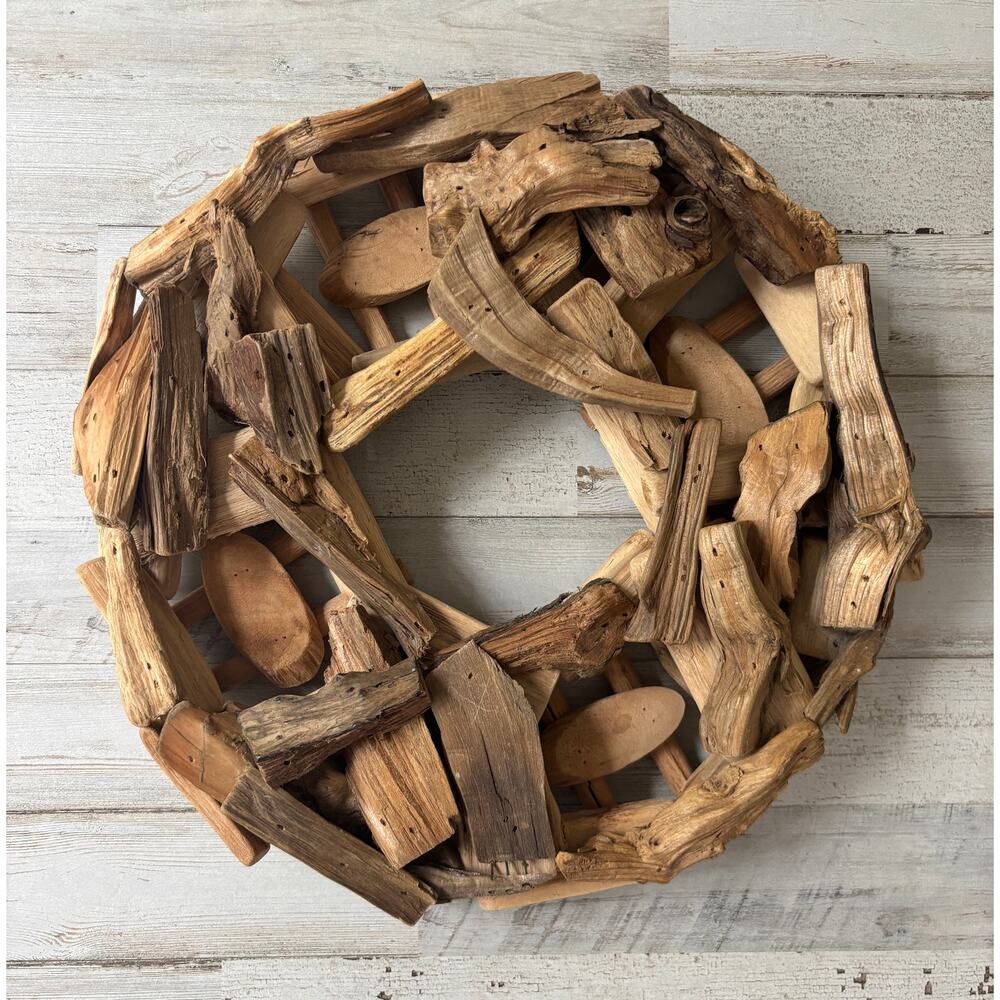 Wreath Wooden Unique candle holder NWOT